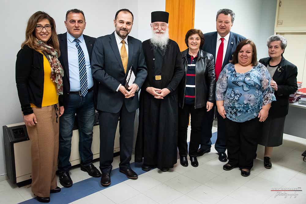 H Σχολή Γονέων- Ανοιχτό Πανεπιστήμιο Κατερίνης συμπλήρωσε τον κύκλο ομιλιών των τριάντα συνεχών ετών λειτουργίας της με μια πολύ διδακτική επετειακή ομιλία. Καλεσμένος ομιλητής της εκδήλωσης ήταν ο γέρων της Ιεράς Καλύβης των Αγίων Αποστόλων&nbsp; του Αγίου Όρους π. Νίκων. Το θέμα του ήταν η συνέχεια και το δεύτερο μέρος παλαιότερης ομιλίας του με θέμα «Η Κατάκριση»