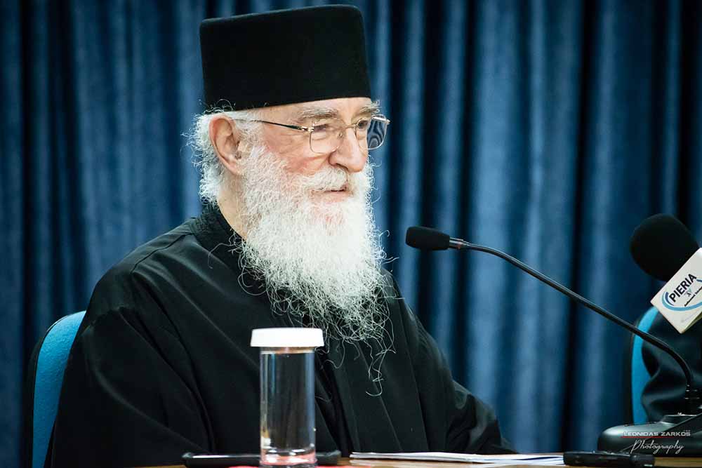 H Σχολή Γονέων- Ανοιχτό Πανεπιστήμιο Κατερίνης συμπλήρωσε τον κύκλο ομιλιών των τριάντα συνεχών ετών λειτουργίας της με μια πολύ διδακτική επετειακή ομιλία. Καλεσμένος ομιλητής της εκδήλωσης ήταν ο γέρων της Ιεράς Καλύβης των Αγίων Αποστόλων&nbsp; του Αγίου Όρους π. Νίκων. Το θέμα του ήταν η συνέχεια και το δεύτερο μέρος παλαιότερης ομιλίας του με θέμα «Η Κατάκριση»