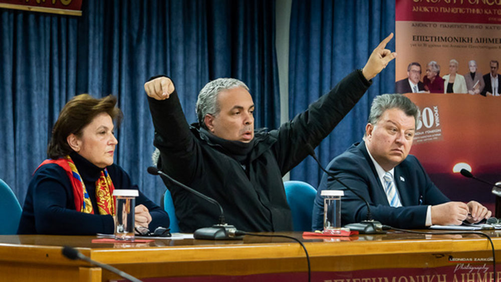 Με μεγάλη επιτυχία και πλήρη αποδοχή του κόσμου πραγματοποιήθηκε&nbsp; μια ενδιαφέρουσα&nbsp; ομιλία σήμερα στις 25 Φεβρουαρίου 2019&nbsp; με επίσημο καλεσμένο κ. Νίκο Λυγερό στη Σχολή Γονέων-Ανοιχτό Πανεπιστήμιο Κατερίνης. Ο κος Νίκος Λυγερός είναι καθηγητής, ερευνητής&nbsp; μα κυρίως στρατηγικός &nbsp;αναλυτής. Στο Συνεδριακό Κέντρο της Κατερίνης&nbsp; παρουσιάστηκε&nbsp; διάλεξη με θέμα "Στρατηγική Έξυπνη Ιστορία"&nbsp; και στην εκδήλωση&nbsp; συνδιοργανωτής &nbsp;ήταν το Κέντρο Ξένων Γλωσσών Κλιγγοπούλου Ρεβέκκα.