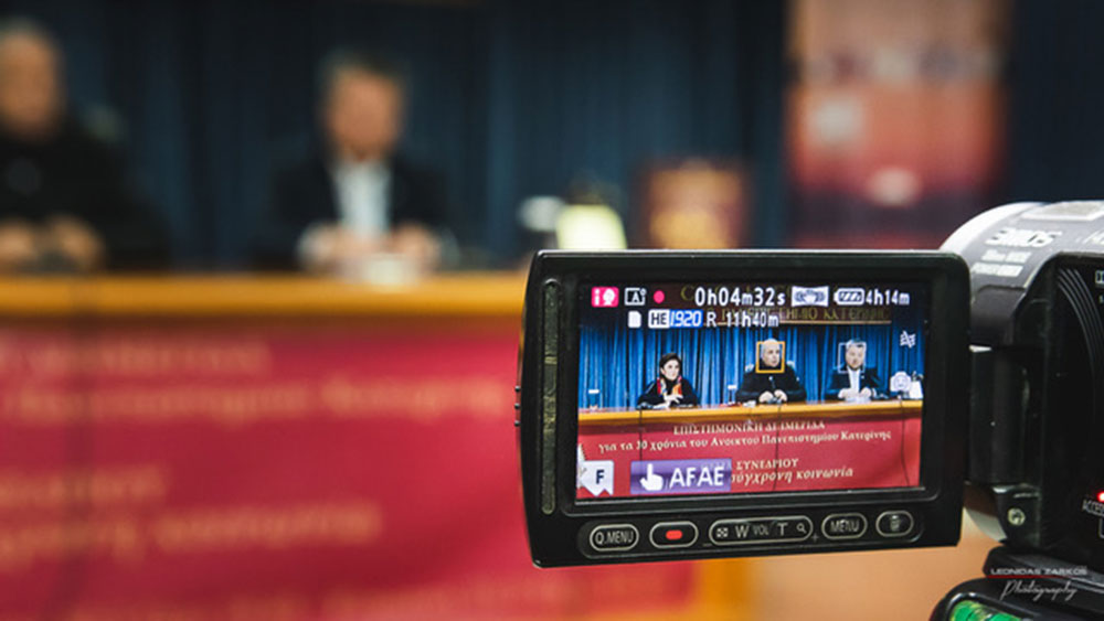 Με μεγάλη επιτυχία και πλήρη αποδοχή του κόσμου πραγματοποιήθηκε&nbsp; μια ενδιαφέρουσα&nbsp; ομιλία σήμερα στις 25 Φεβρουαρίου 2019&nbsp; με επίσημο καλεσμένο κ. Νίκο Λυγερό στη Σχολή Γονέων-Ανοιχτό Πανεπιστήμιο Κατερίνης. Ο κος Νίκος Λυγερός είναι καθηγητής, ερευνητής&nbsp; μα κυρίως στρατηγικός &nbsp;αναλυτής. Στο Συνεδριακό Κέντρο της Κατερίνης&nbsp; παρουσιάστηκε&nbsp; διάλεξη με θέμα "Στρατηγική Έξυπνη Ιστορία"&nbsp; και στην εκδήλωση&nbsp; συνδιοργανωτής &nbsp;ήταν το Κέντρο Ξένων Γλωσσών Κλιγγοπούλου Ρεβέκκα.