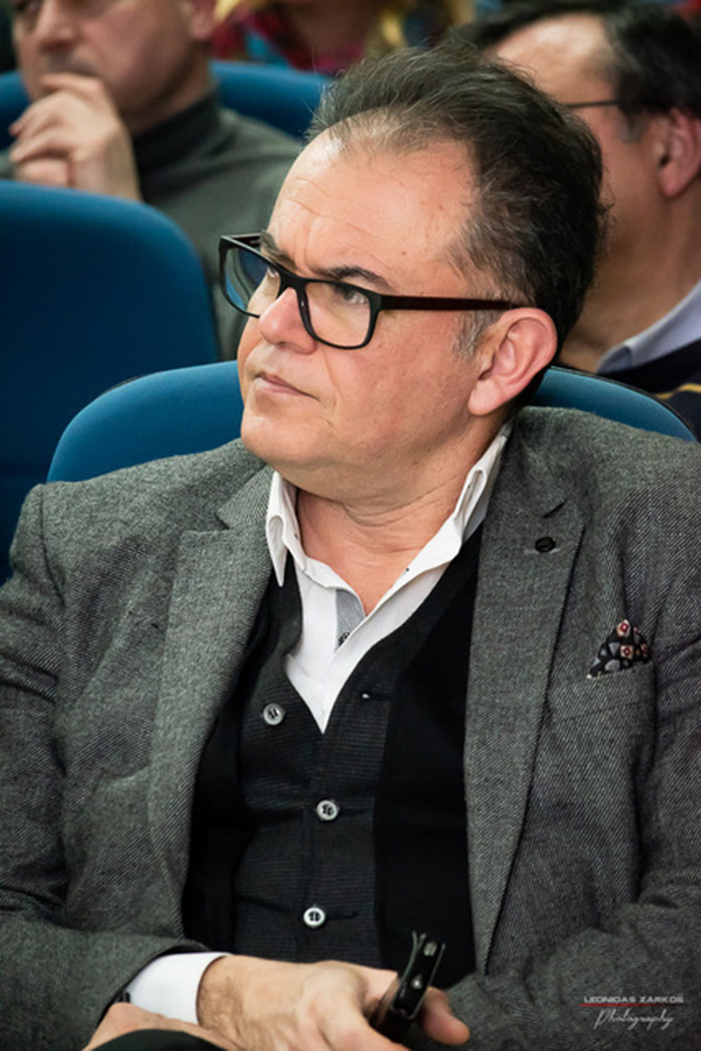 Με μεγάλη επιτυχία και πλήρη αποδοχή του κόσμου πραγματοποιήθηκε&nbsp; μια ενδιαφέρουσα&nbsp; ομιλία σήμερα στις 25 Φεβρουαρίου 2019&nbsp; με επίσημο καλεσμένο κ. Νίκο Λυγερό στη Σχολή Γονέων-Ανοιχτό Πανεπιστήμιο Κατερίνης. Ο κος Νίκος Λυγερός είναι καθηγητής, ερευνητής&nbsp; μα κυρίως στρατηγικός &nbsp;αναλυτής. Στο Συνεδριακό Κέντρο της Κατερίνης&nbsp; παρουσιάστηκε&nbsp; διάλεξη με θέμα "Στρατηγική Έξυπνη Ιστορία"&nbsp; και στην εκδήλωση&nbsp; συνδιοργανωτής &nbsp;ήταν το Κέντρο Ξένων Γλωσσών Κλιγγοπούλου Ρεβέκκα.