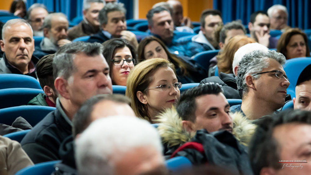 Με μεγάλη επιτυχία και πλήρη αποδοχή του κόσμου πραγματοποιήθηκε&nbsp; μια ενδιαφέρουσα&nbsp; ομιλία σήμερα στις 25 Φεβρουαρίου 2019&nbsp; με επίσημο καλεσμένο κ. Νίκο Λυγερό στη Σχολή Γονέων-Ανοιχτό Πανεπιστήμιο Κατερίνης. Ο κος Νίκος Λυγερός είναι καθηγητής, ερευνητής&nbsp; μα κυρίως στρατηγικός &nbsp;αναλυτής. Στο Συνεδριακό Κέντρο της Κατερίνης&nbsp; παρουσιάστηκε&nbsp; διάλεξη με θέμα "Στρατηγική Έξυπνη Ιστορία"&nbsp; και στην εκδήλωση&nbsp; συνδιοργανωτής &nbsp;ήταν το Κέντρο Ξένων Γλωσσών Κλιγγοπούλου Ρεβέκκα.