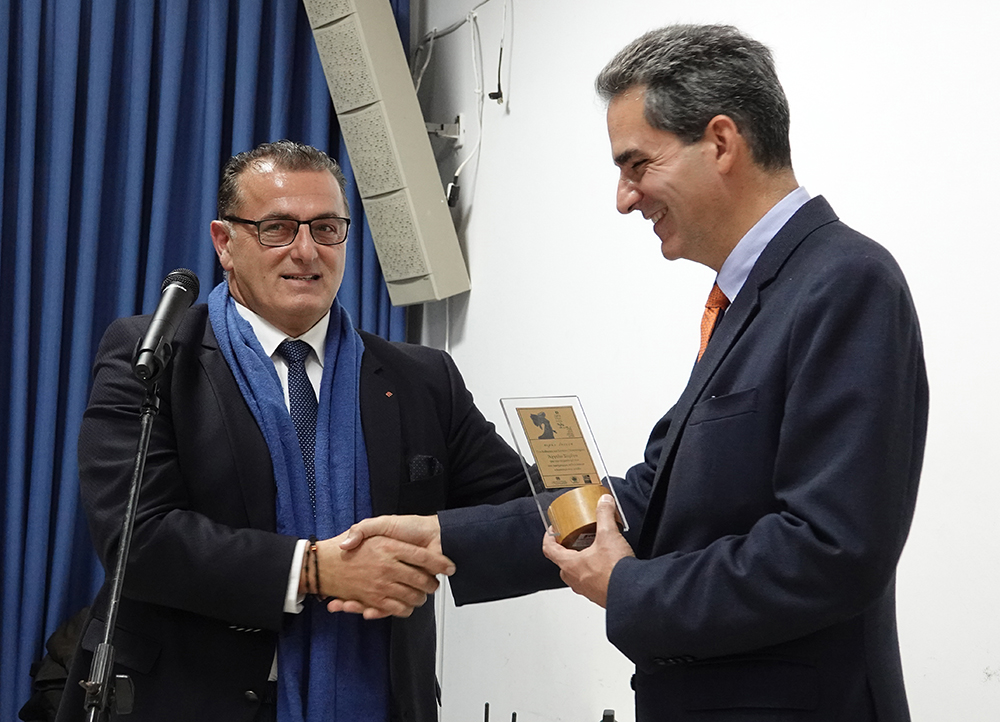 Την Δευτέρα 26-11-2018 η Σχολή Γονέων - Ανοικτό Πανεπιστήμιο Κατερίνης - είχε ομιλητή τον κ. Άγγελο Συρίγο, αναπληρωτή καθηγητή του Διεθνούς Δικαίου του Παντείου Πανεπιστημίου Αθηνών, με θέμα: "Ελληνοτουρκικές σχέσεις - Μακεδονικό - Αλβανικό και Συμφωνία των Πρεσπών", με συνδιοργανωτή το Επιμελητήριο Πιερίας. Πριν από την ομιλία οι ακροατές απόλαυσαν τα τραγούδια της Δημοτικής Χορωδίας Λιτοχώρου "Ιωάννης Σακελλαρίδης" υπό την διεύθυνση του μαέστρου κ. Ευθύμιου Μαυρίδη