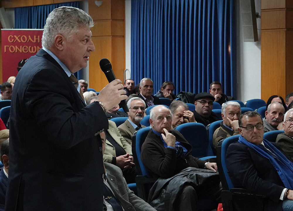 Την Δευτέρα 26-11-2018 η Σχολή Γονέων - Ανοικτό Πανεπιστήμιο Κατερίνης - είχε ομιλητή τον κ. Άγγελο Συρίγο, αναπληρωτή καθηγητή του Διεθνούς Δικαίου του Παντείου Πανεπιστημίου Αθηνών, με θέμα: "Ελληνοτουρκικές σχέσεις - Μακεδονικό - Αλβανικό και Συμφωνία των Πρεσπών", με συνδιοργανωτή το Επιμελητήριο Πιερίας. Πριν από την ομιλία οι ακροατές απόλαυσαν τα τραγούδια της Δημοτικής Χορωδίας Λιτοχώρου "Ιωάννης Σακελλαρίδης" υπό την διεύθυνση του μαέστρου κ. Ευθύμιου Μαυρίδη