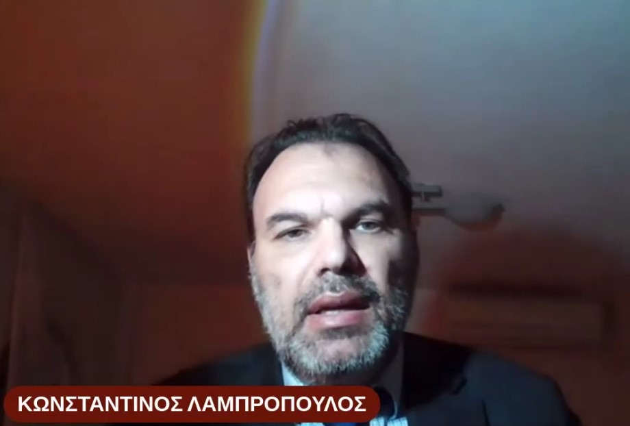 Την εκδήλωση άνοιξε ο κ. Σατραζέμης και θέμα της εισηγήσεως του «Η Ζωή στα ορεινά χωριά των Πιερίων στην Οθωμανική Κατοχή. Το παράδειγμα του Καταφυγίου». Ο ομιλητής αναφέρθηκε στην ανάγκη ανάδειξης της τοπικής ιστορίας κατά την περίοδο της Οθωμανικής Κατοχής και στην ύπαρξη νέων γραπτών αποδείξεων για τους χρόνους των πρώιμων χρόνων (15ος – 16ος αιώνας). Αρχικά, ο κ. Σατραζέμης ανέλυσε το ιστορικό πλαίσιο μέσα στο οποίο δημιουργήθηκαν τα ορεινά χωριά, τους λόγους της δημιουργίας των ορεινών κοινοτήτων, την οικονομική και κοινωνική κατάσταση με επίκεντρο το χωριό Καταφύγι και τον χρόνο ίδρυσης του Καταφυγίου. Συνεχίζοντας, παρουσίασε νέα στοιχεία που υπάρχουν από Οθωμανικές πηγές, για τα ορεινά χωριά από τον 16ο αιώνα, για την επαρχία των Σερβίων τον 16ο αιώνα και για την δημιουργία των ορεινών χωριών μέσα από το έργο των Καμπουρίδη Κώστα και Σαλακίδη Γεώργιου. Τέλος, με μια ευσύνοπτη παρουσίαση, αναφέρθηκε στην ζωή, στις δραστηριότητες στο ορεινό Καταφύγι από το 1498 έως το 1613 αλλά και στην φωτιά που έβαλαν οι Γερμανοί κατακτητές τον χειμώνα του 1943 εξαναγκάζοντας τους Καταφυγιώτες να έρθουν στην Κατερίνη και να δημιουργήσουν την νέα τους Πατρίδα τον συνοικισμό των Καταφυγιωτών. Το θέμα της δεύτερης εισήγησης «Η Επανάσταση στην Μακεδονία: Θυσία υπό εξαιρετικά δυσμενείς συνθήκες» αναλύθηκε από τον Ιστορικό, Στρατηγικό Αναλυτή & Εταίρο του Κέντρου Μελετών Ασφάλειας της Γενεύης κ. Κωνσταντίνο Λαμπρόπουλο. Ξεκινώντας ο κ. Λαμπρόπουλος αναφέρθηκε στην αξία της επανάστασης στην Μακεδονία και στην στρατηγική της σημασία συνολικά για την Ελληνική Επανάσταση.
