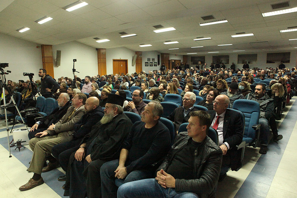 Την Δευτέρα 12 Δεκεμβρίου 2022 η Σχολή Γονέων - Ανοικτό Πανεπιστήμιο Κατερίνης είχε την ιδιαίτερη χαρά να φιλοξενεί τον Ιερομόναχο π. Νίκωνα, γέροντα του Ιερού Κελίου 12 Αποστόλων στην Ξενοφωντινή Σκήτη του Αγίου Όρους με το ενδιαφέρον θέμα «Οι αισθήσεις των αγίων». Συνδιοργανωτής ήταν ο Ιεραποστολικός Σύλλογος ΚΥΡΙΑΚΗ. Στην έναρξη της εκδήλωσης ακούστηκαν τραγούδια από την Χορωδία του Πολιτιστικού Συλλόγου "ΜΑΚΕΔΟΝΙΑ" και το Μουσικό Εργαστήρι ΟΛΥΜΠΟΥ υπό την διεύθυνση του μαέστρου Νικολάου Πατρή.