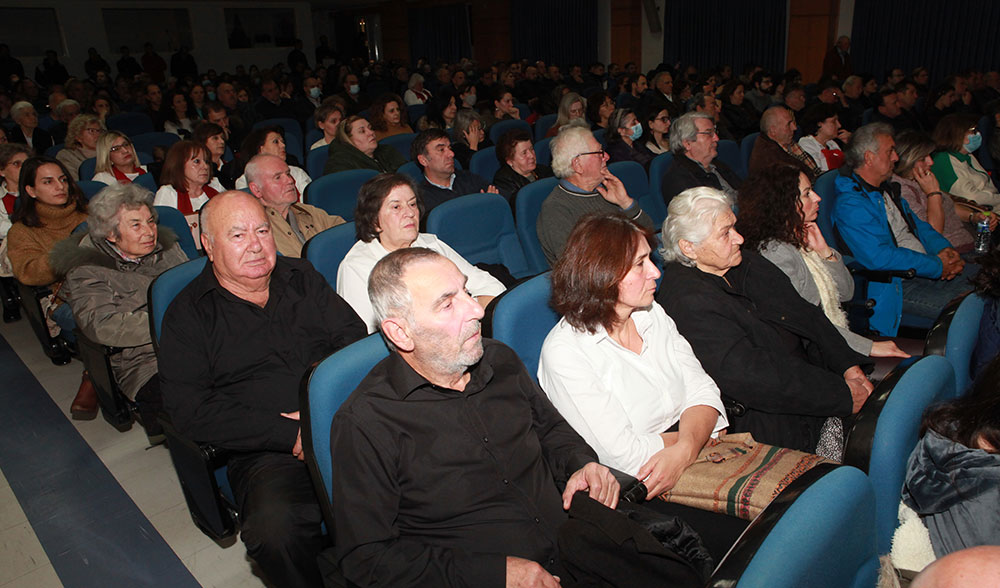 Την Δευτέρα 12 Δεκεμβρίου 2022 η Σχολή Γονέων - Ανοικτό Πανεπιστήμιο Κατερίνης είχε την ιδιαίτερη χαρά να φιλοξενεί τον Ιερομόναχο π. Νίκωνα, γέροντα του Ιερού Κελίου 12 Αποστόλων στην Ξενοφωντινή Σκήτη του Αγίου Όρους με το ενδιαφέρον θέμα «Οι αισθήσεις των αγίων». Συνδιοργανωτής ήταν ο Ιεραποστολικός Σύλλογος ΚΥΡΙΑΚΗ. Στην έναρξη της εκδήλωσης ακούστηκαν τραγούδια από την Χορωδία του Πολιτιστικού Συλλόγου "ΜΑΚΕΔΟΝΙΑ" και το Μουσικό Εργαστήρι ΟΛΥΜΠΟΥ υπό την διεύθυνση του μαέστρου Νικολάου Πατρή.