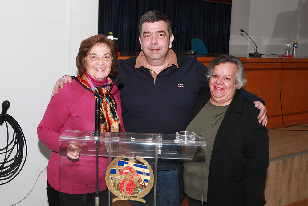 Οι φίλοι της Σχολής Γονέων - Ανοικτό Πανεπιστήμιο Κατερίνης την Δευτέρα 20 Φεβρουαρίου απόλαυσαν μια υπέροχη πνευματική βραδιά με την έξοχη ομιλία του Αρχιμανδρίτη π. Εφραίμ Τριανταφυλλόπουλου, πρωτοσυγκέλλου της Ι.Μ. Φθιώτιδος. Η εκδήλωση πραγματοποιήθηκε σε συνδιοργάνωση με τη Γ.Ε.Χ.Α. Κατερίνης και ήταν ένα «Αφιέρωμα στο μακαριστό Μητροπολίτη Σισανίου και Σιατίστης κυρό ΠΑΥΛΟ» με αφορμή τα 4 χρόνια από την εκδημία του.