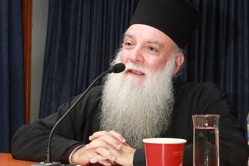 Οι φίλοι της Σχολής Γονέων - Ανοικτό Πανεπιστήμιο Κατερίνης την Δευτέρα 20 Φεβρουαρίου απόλαυσαν μια υπέροχη πνευματική βραδιά με την έξοχη ομιλία του Αρχιμανδρίτη π. Εφραίμ Τριανταφυλλόπουλου, πρωτοσυγκέλλου της Ι.Μ. Φθιώτιδος. Η εκδήλωση πραγματοποιήθηκε σε συνδιοργάνωση με τη Γ.Ε.Χ.Α. Κατερίνης και ήταν ένα «Αφιέρωμα στο μακαριστό Μητροπολίτη Σισανίου και Σιατίστης κυρό ΠΑΥΛΟ» με αφορμή τα 4 χρόνια από την εκδημία του.