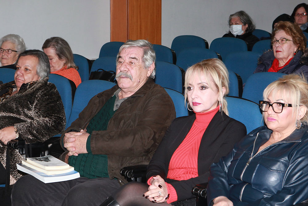 Τη Δευτέρα 06/02/2023, η Σχολή Γονέων - Ανοικτό Πανεπιστήμιο Κατερίνης, είχε τη χαρά και την τιμή να φιλοξενήσει τρεις αξιόλογους ομιλητές. Τον Αρχιπλοίαρχο ε. α. Αντιπρόεδρο του ΕΛ. Ι. Ν. ΙΣ κ. Λεωνίδα Τσιαντούλα, την Συγγραφέα - Ερευνήτρια Ναυτικής Ιστορίας κ. Κρίστυ Εμίλιο Ιωαννίδου και τον Συγγραφέα - Ιστορικό Ερευνητή κ. Δημήτρη Γκαλών. Το ειδικό θέμα της εκδήλωσης ήταν το: "Τα Ελληνικά υποβρύχια στον Β’ Παγκόσμιο Πόλεμο". Η Εκδήλωση έγινε σε Συνδιοργάνωση με το Ελληνικό Ινστιτούτο Ναυτικής Ιστορίας (ΕΛ.Ι.Ν.ΙΣ) και του Ναυτικού Μουσείου Λιτοχώρου.